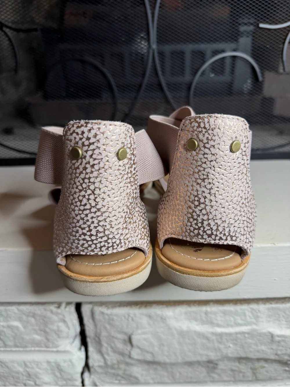 Sorel Ella Sandals Pinkish-Rose Metallic Textured Leather Toe Strap Size 10.5